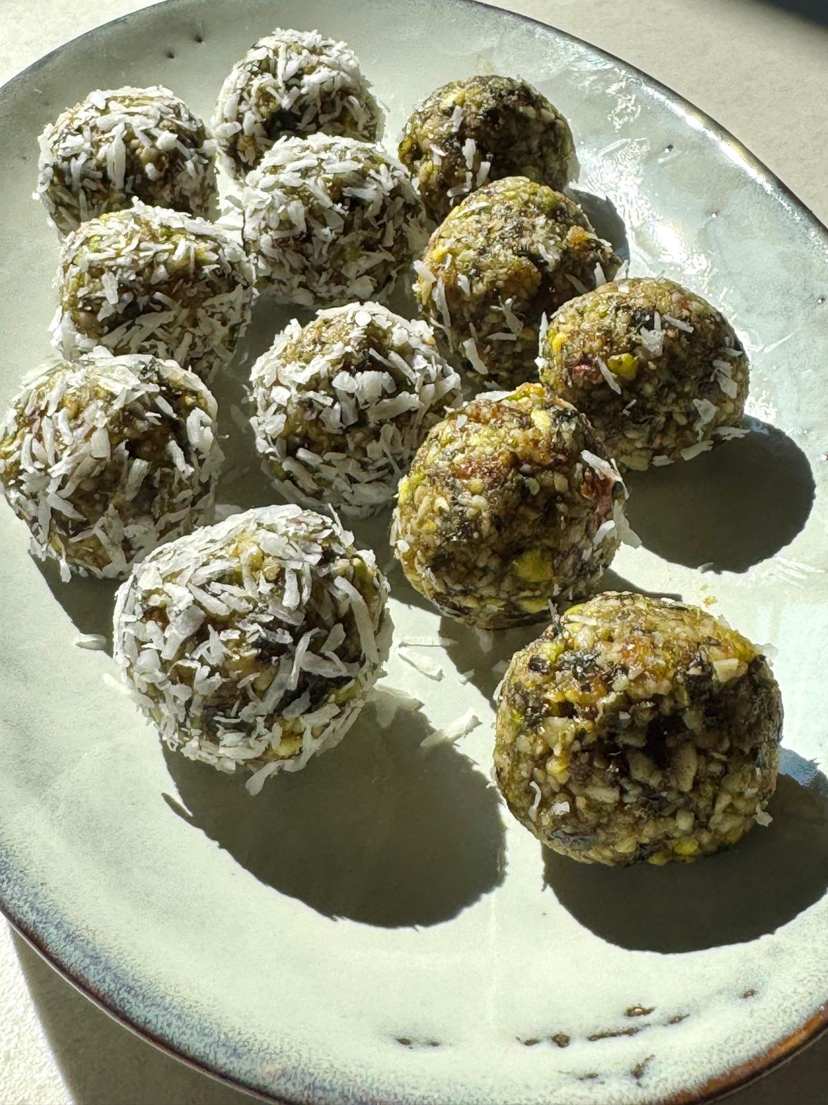 Pistazien-Kokos Balls